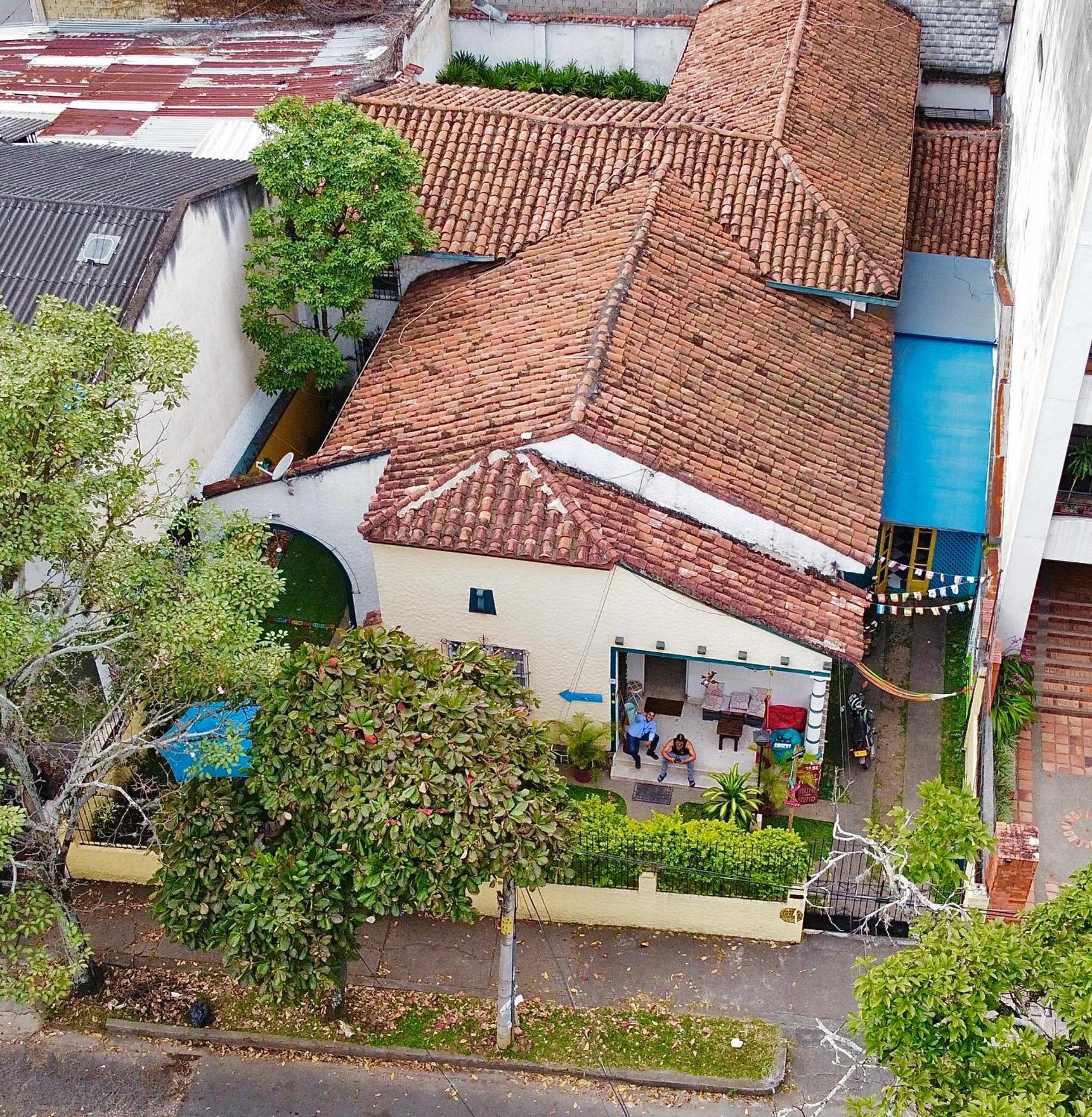 The Pelican Larry Hostel Cali Exterior photo